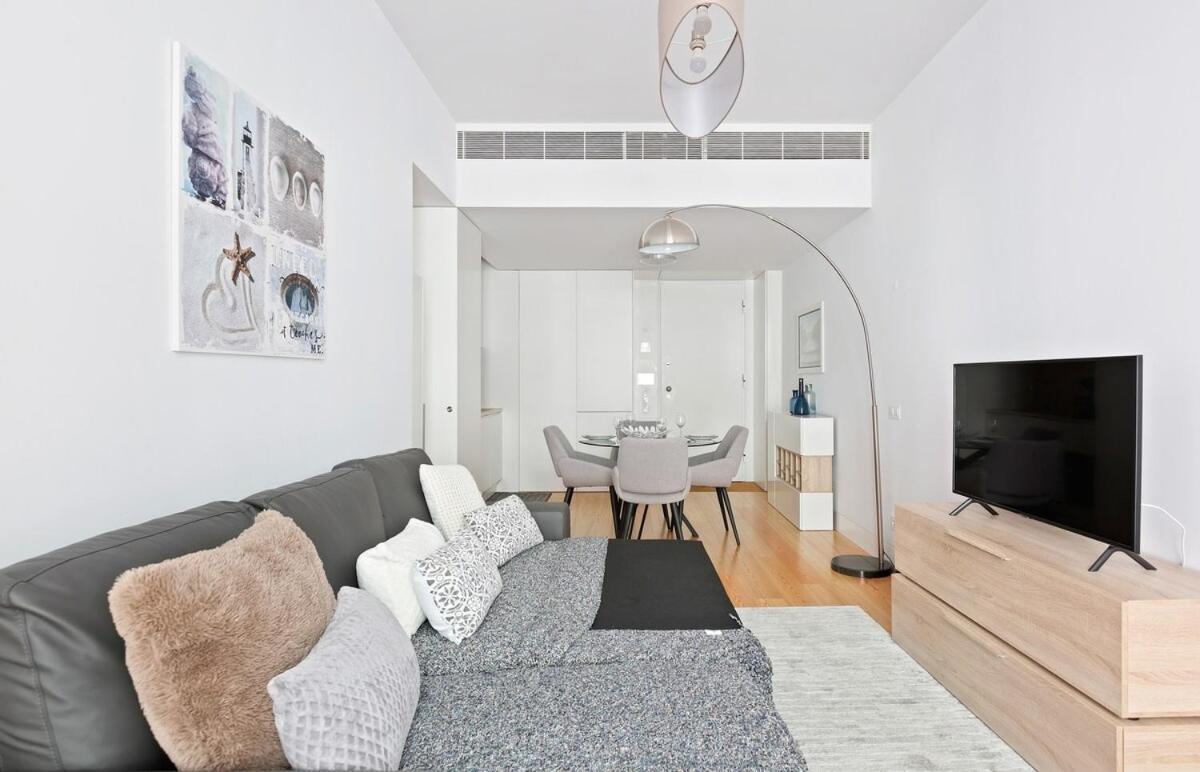 Spacious 1 Bedroom Apartment Near Baixa Lisbon Bagian luar foto