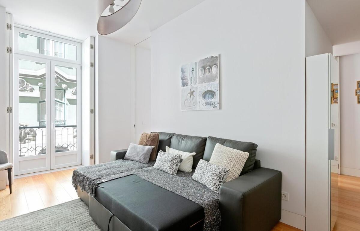 Spacious 1 Bedroom Apartment Near Baixa Lisbon Bagian luar foto