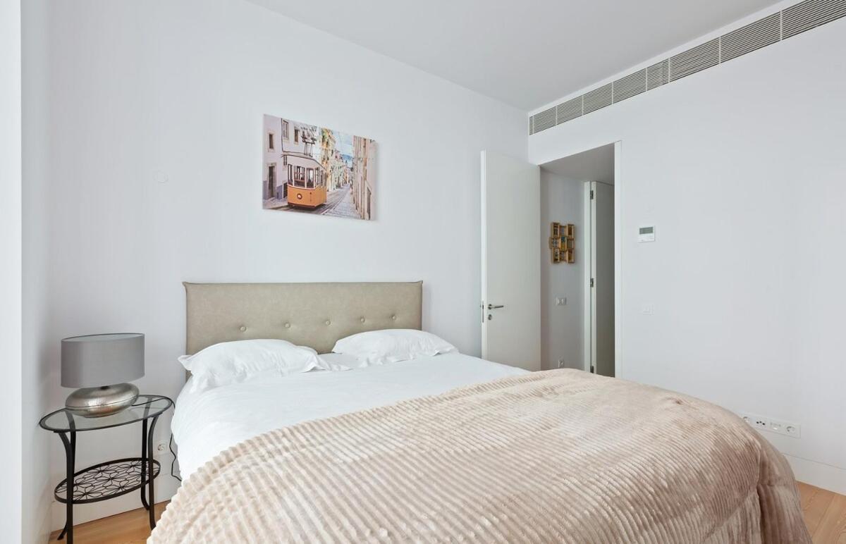 Spacious 1 Bedroom Apartment Near Baixa Lisbon Bagian luar foto