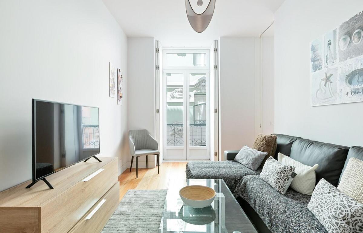 Spacious 1 Bedroom Apartment Near Baixa Lisbon Bagian luar foto